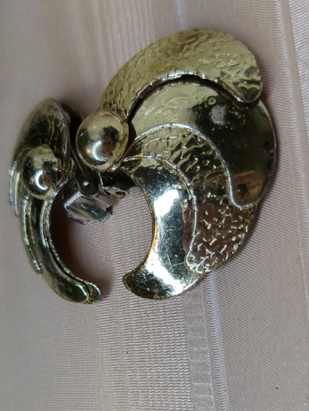 3/$15 Vintage 80s Gold Tone Fan Earrings Metal Sea Shell Style Clip-on